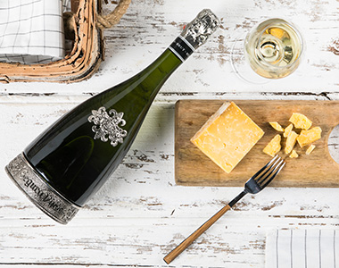 brut reserva heredad and cheese